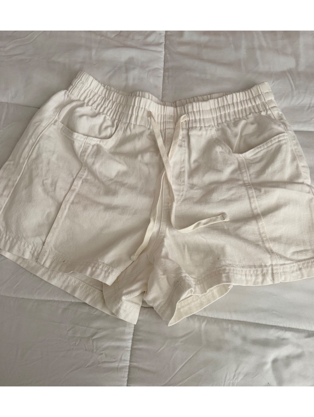 Universal Thread Women's White Elastic Waist Casual Shorts,